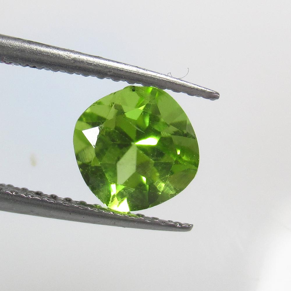 1.52 Ctw Natural Pakistan Peridot Cushion Cut: No Reserve! Title: 1.52 Ctw Natural Pakistan Peridot Cushion Cut Stone Clarity: VVS Gemstones: Peridot Size/Dimensions: 1.52 Carat Weights: 7.00 x 7.00 x 5.10 mm Additional Information: Top Class Lust