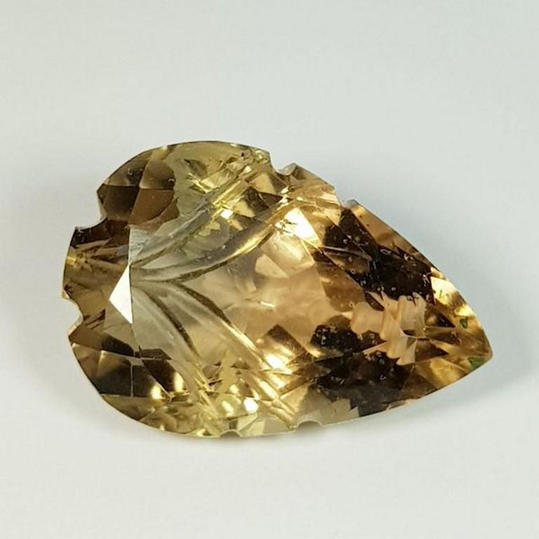 12.61 ct Natural Lemon Quartz Pear Flower cut: No Reserve! Title: 12.61 ct Natural Lemon Quartz Pear Flower cut Color/Clarity: IF - VVS Gemstones: Loosegemstone Carat Weights: 12.61 Size/Dimensions: 19.70 x 18.40 x 13.40 Shipping: Domestic: Flat-r