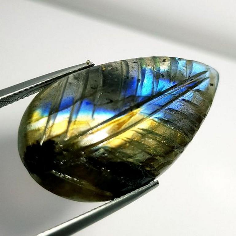 Natural Labradorite Pear Flower Cabochon 37.58 Ct: No Reserve! Title: Natural Labradorite Pear Flower Cabochon 37.58 Ct Color/Clarity: Opaque Gemstones: Loosegemstone Carat Weights: 37.58 Size/Dimensions: 35.80 x 19.20 x 7.75 Additional Information: P