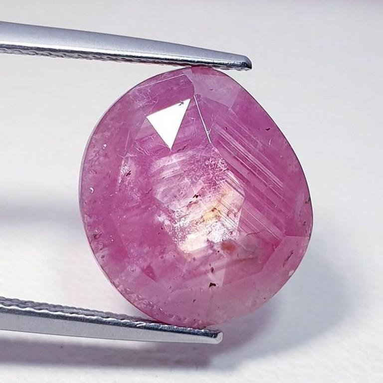 9.56 ct Natural Faceted Ruby (1 of 4)