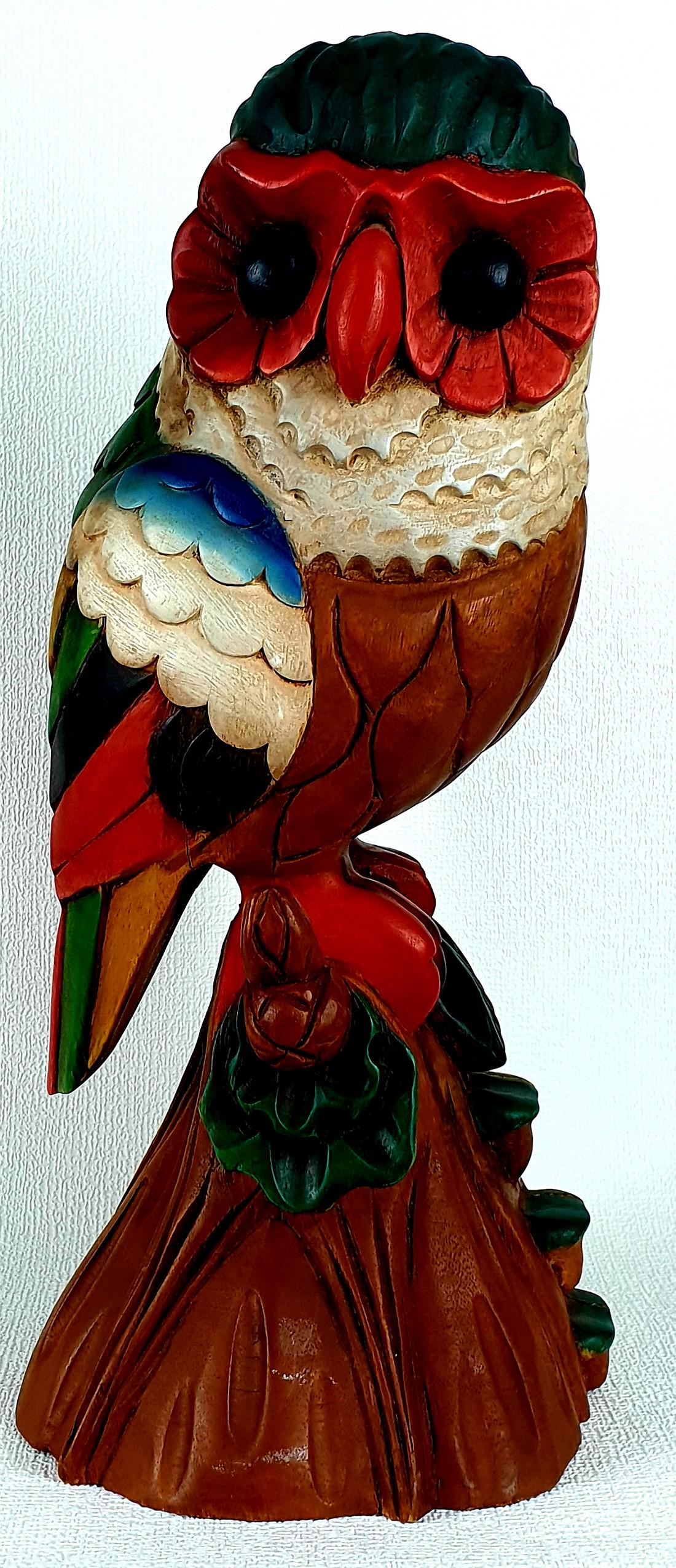 Lifesize Folkart Owl: Title: Lifesize Folkart Owl Additional Information: Lifesize Folkart Owl, Handcarved, Multicollor. Great shapes and curves. All our items we send wth UPS Express Saver Value. Please note, See picture,