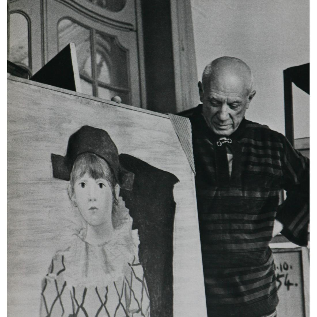 DAVID DOUGLAS DUNCAN - Picasso with a portrait of his (1 of 1)