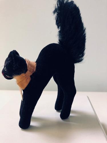 STEIFF CAT WITH ORIGINAL TAG: Title: STEIFF CAT WITH ORIGINAL TAG Provenance/additional info: “STEIFF ORIGINAL MARKE”- 3X3” Shipping: Domestic: Flat-rate of $25.00 to anywhere within the contiguous U.S. International: Foreig