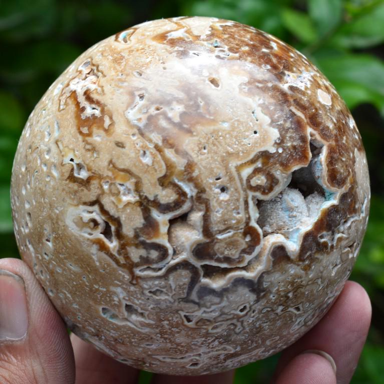 714 Grams Beauiful chocolate Calcite Round Sphere ~ 26: Title: 714 Grams Beauiful chocolate Calcite Round Sphere ~ 26 cm Origin: Pakistan Weight: 714 Grams Size/Dimensions: 26 cm Round Additional Information: Natural Reserve: $40.00 Shipping: Domestic: Fl