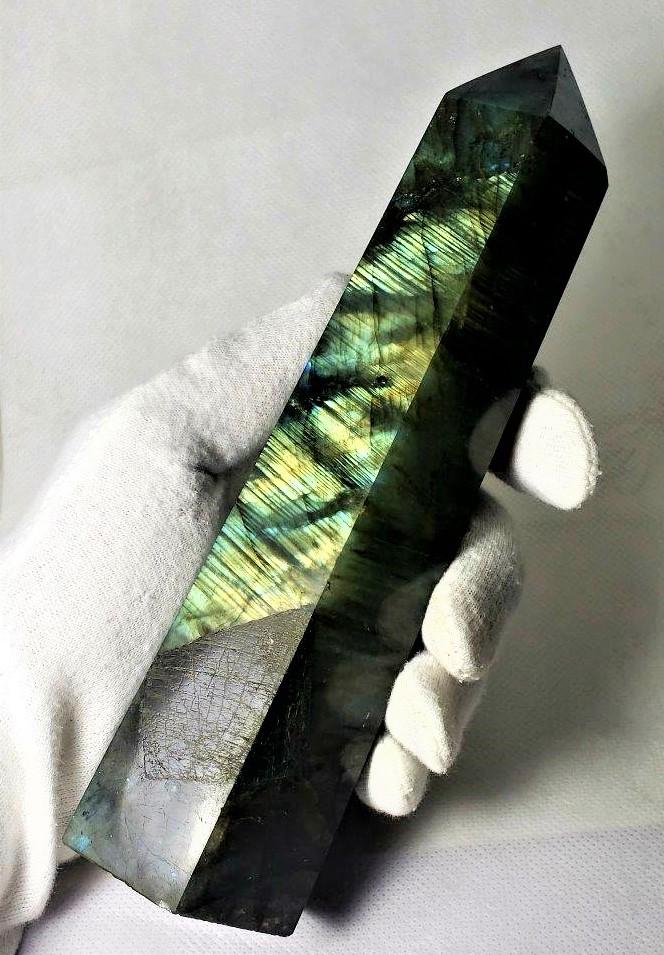 Polished Fire Labradorite Tower - 739 Grams: Title: Polished Fire Labradorite Tower - 739 Grams Weight: 739 Grams Size/Dimensions: 185X54X47 mm Additional Information: Polished Fire Labradorite Tower - 739 Grams Reserve: $160.00 Shipping: Dome