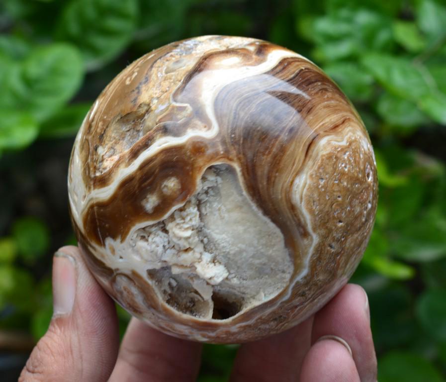 624 Grams Beauiful chocolate Calcite Round Sphere ~ 24: Title: 624 Grams Beauiful chocolate Calcite Round Sphere ~ 24 cm Origin: Pakistan Weight: 624 Grams Size/Dimensions: 24 cm Round Additional Information: Natural Reserve: $40.00 Shipping: Domestic: Fl
