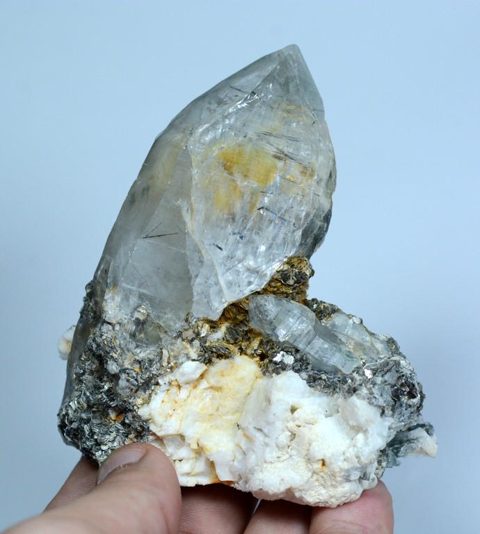 258 Gram Very Beautiful Natural Rutile Quartz: Title: 258 Gram Very Beautiful Natural Rutile Quartz Specimen Weight: 258 Gram Size/Dimensions: 96x79x50 mm Origin: Pakistan Reserve: $25.00 Shipping: Domestic: Flat-rate of $15.00 to anywhere within 