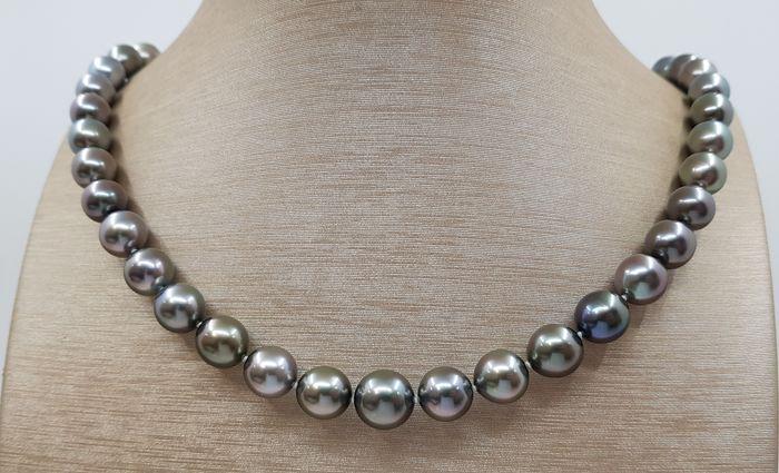8x11mm Round Peacock Tahitian Pearls - 14 kt. Yellow: Description: A luxury pearl necklace, made with near round Tahitian pearls, and completed with an elegant clasp in yellow gold. Tahitian pearls are cultured in the warm ocean waters of the eastern Sou