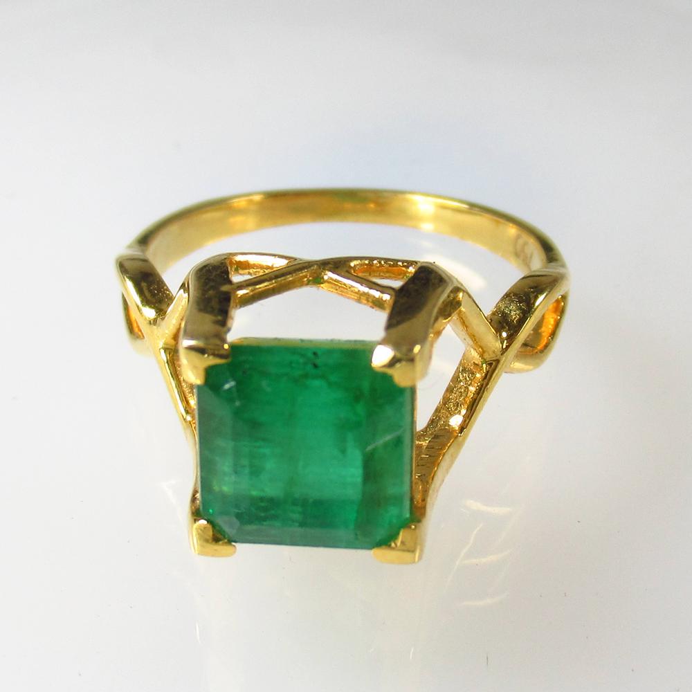 4.14 g 18K Gold Natural Emerald Ring (1 of 6)