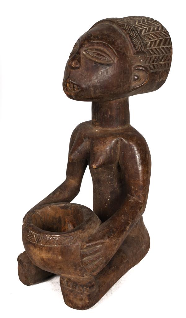 Bowl-barrier Figure – Wood – Mboko – Luba – Congo DRC: No Reserve! Title: Bowl-barrier Figure – Wood – Mboko – Luba – Congo DRC Description: The statues representing a woman with a cup, whatever the position whether sitting, kneeling, crouching, s