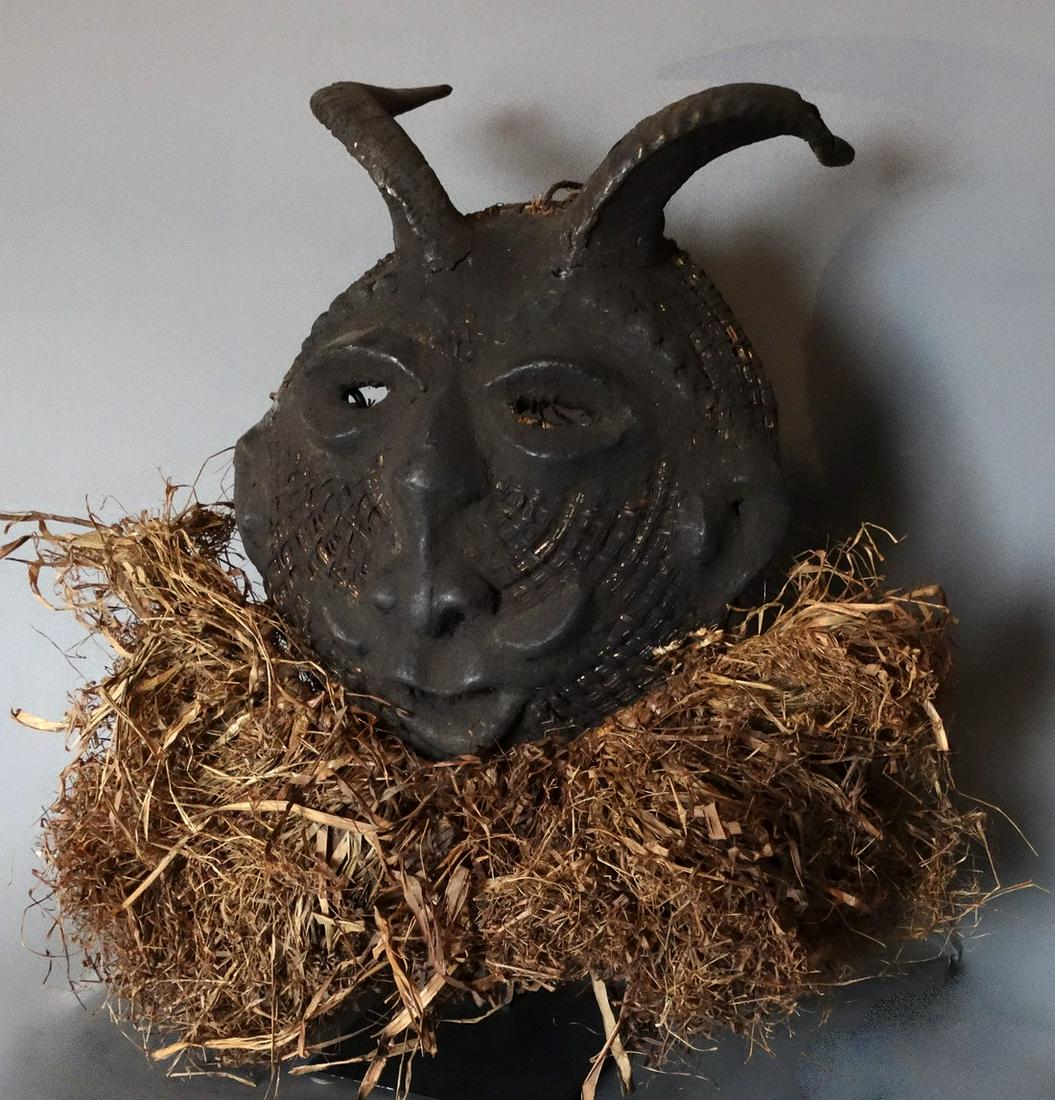 Ashanti mask: No Reserve! Title: Ashanti mask Description: Old used Ashanti mask. The base of the mask is ratan, on which a face is made of clay. The mask features beard and animal horns. The mask is in good condit