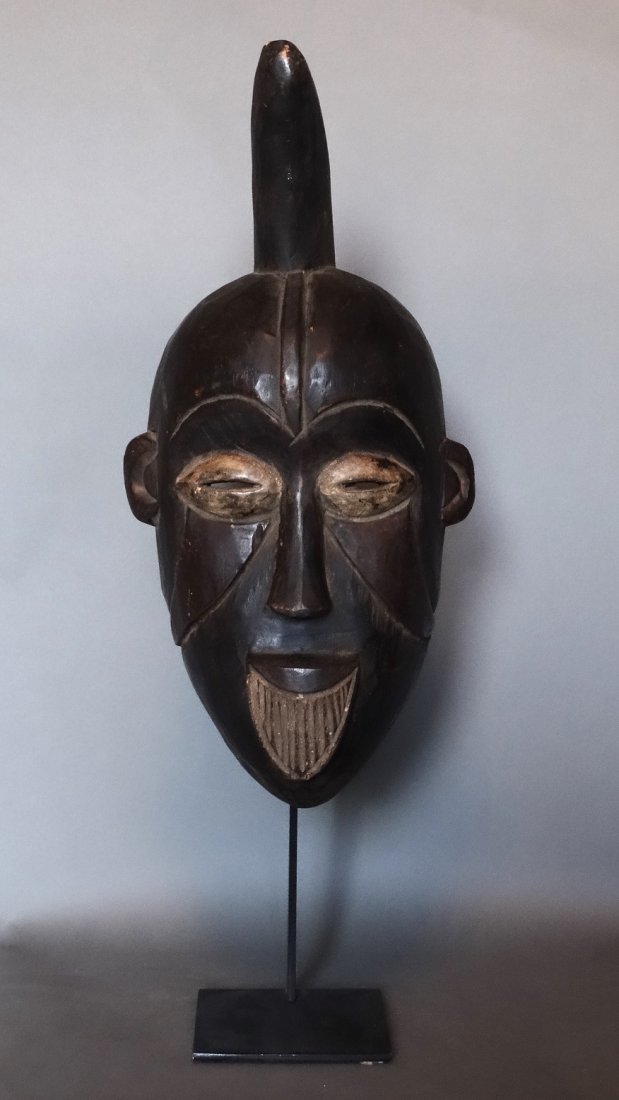 Initiation mask Bakongo: No Reserve! Title: Initiation mask Bakongo Description: A Congo dancing mask from which emerges a strong personality with his eyes worked open, its mouth has big mouth. The face is very expressive wit