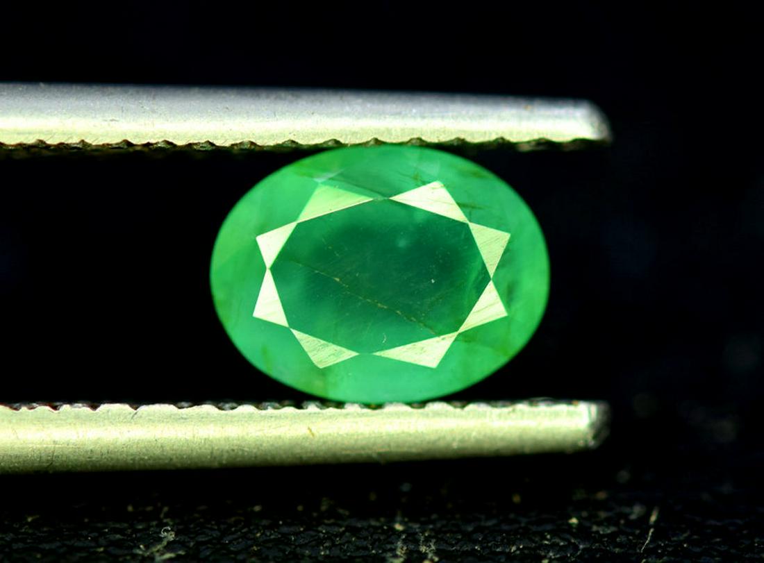 Emerald, 1.50 Carats Oval Cut Natural Zambian Emerald (1 of 4)