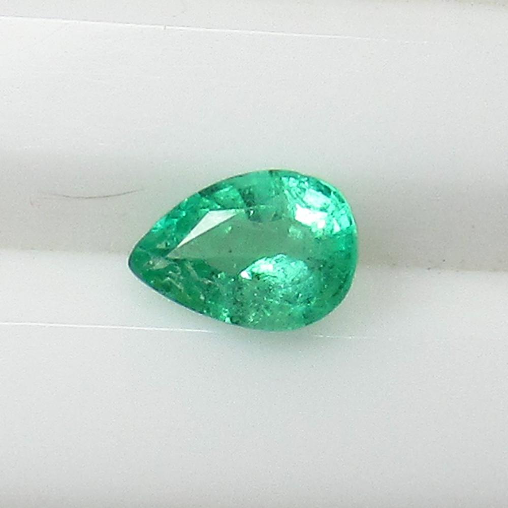 0.68 Ctw Natural Colombian Emerald Pear Cut (1 of 2)
