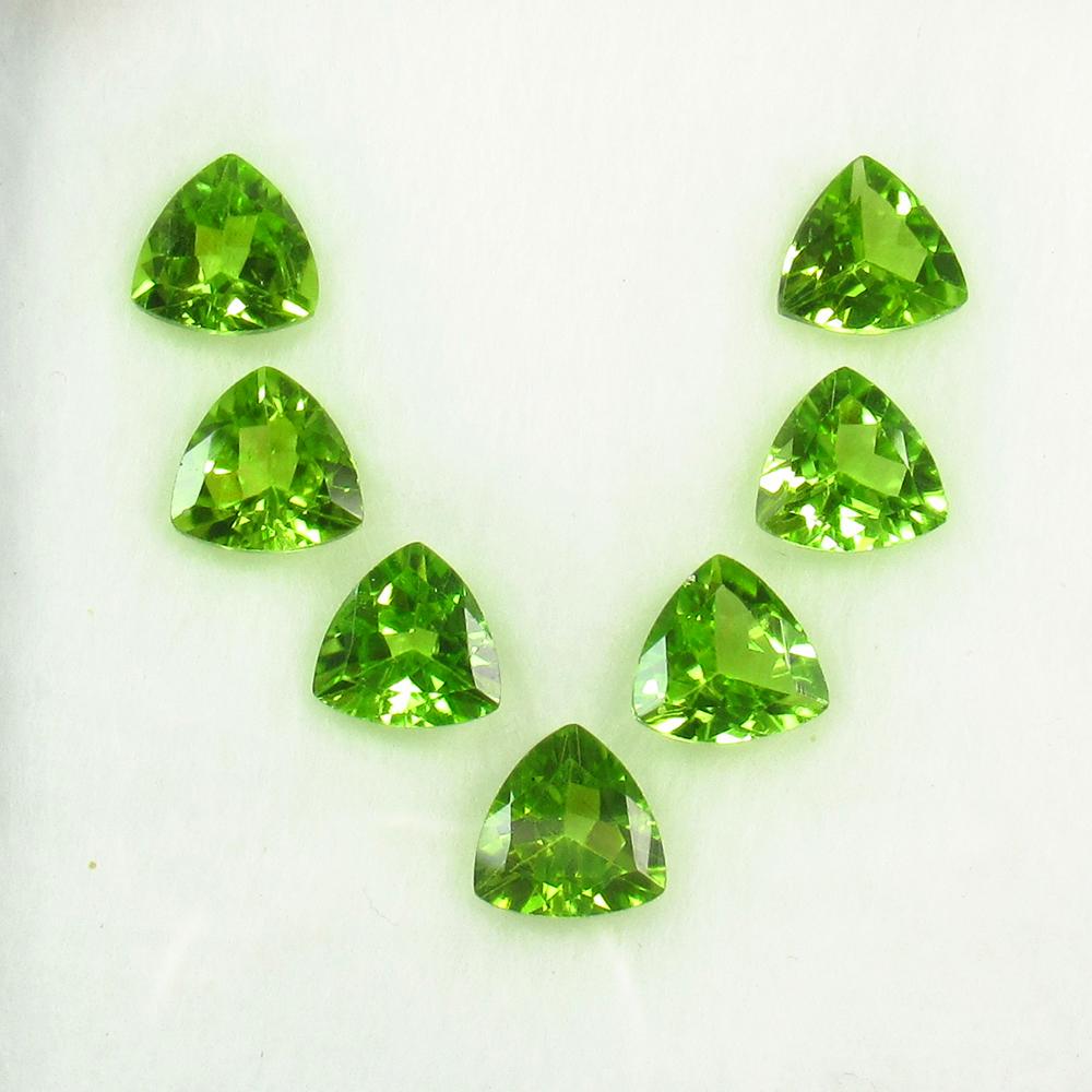 7.55 Ctw Natural 7 Pakistan Peridot Trillion Necklace: Title: 7.55 Ctw Natural 7 Pakistan Peridot Trillion Necklace Set Stone Clarity: VVS Gemstones: Peridot Size/Dimensions: 7.55 Carat Weights: 7.00 x 7.00 mm / 7 PC's Additional Information: Top Class Fu