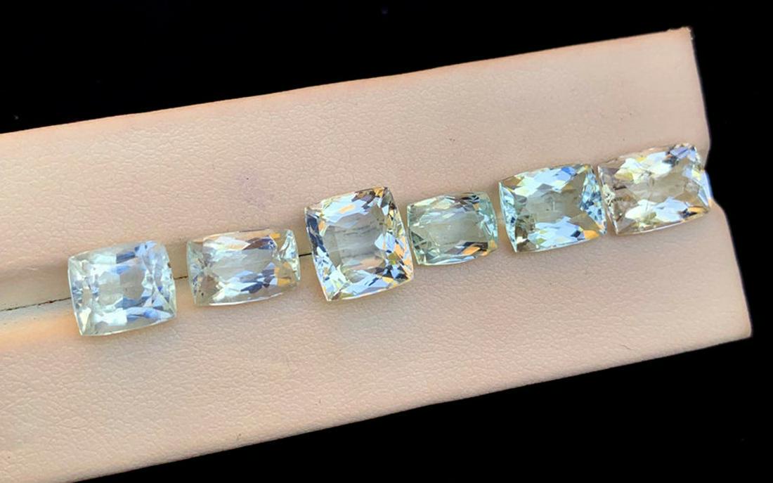 Natural Aquamarine Gemstones lot From Pakistan - 21.60: Materials: Gem type: Aquamarine Description Natural Aquamarine Gemstones lot From Pakistan - Aquamarine has natural color . Aqumarine has very well luster and transparensy. Weight : 21.60 Carats Size 
