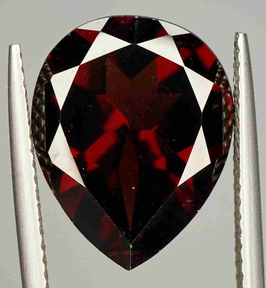 Natural 8.25 cts Garnet (1 of 6)
