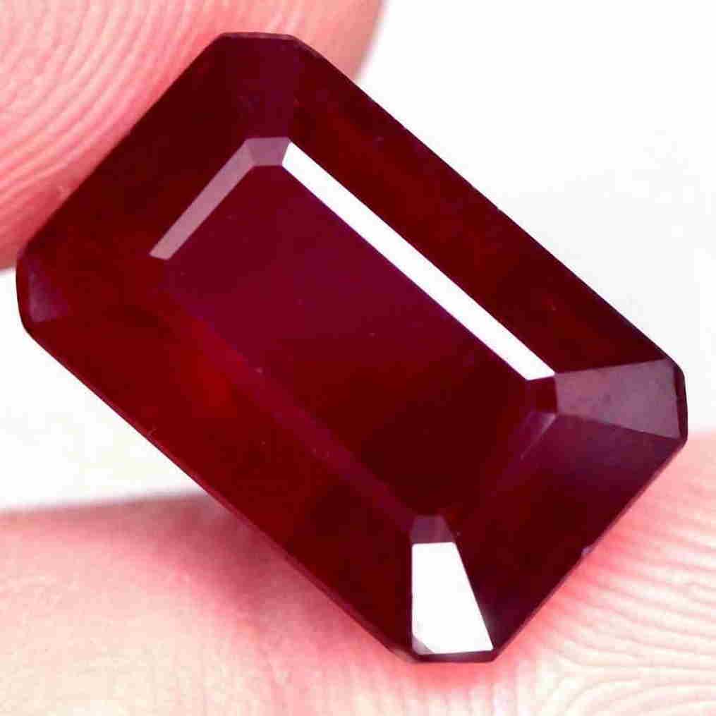 4,78 cts Natural Big Octagon Blood Red ruby (1 of 3)