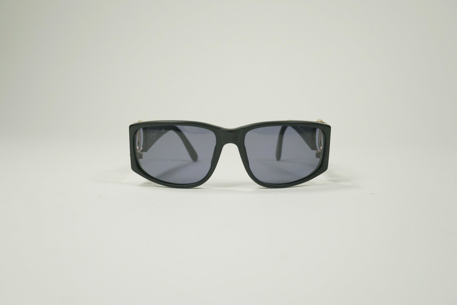 Chanel gold cc logo sunglasses black with case: Title: Chanel gold cc logo sunglasses black with case Brand: Chanel Date/Period: N/A Materials: N/A Measurement: N/A Additional Information: Chanel gold cc logo sunglasses black with case Reserve: $22