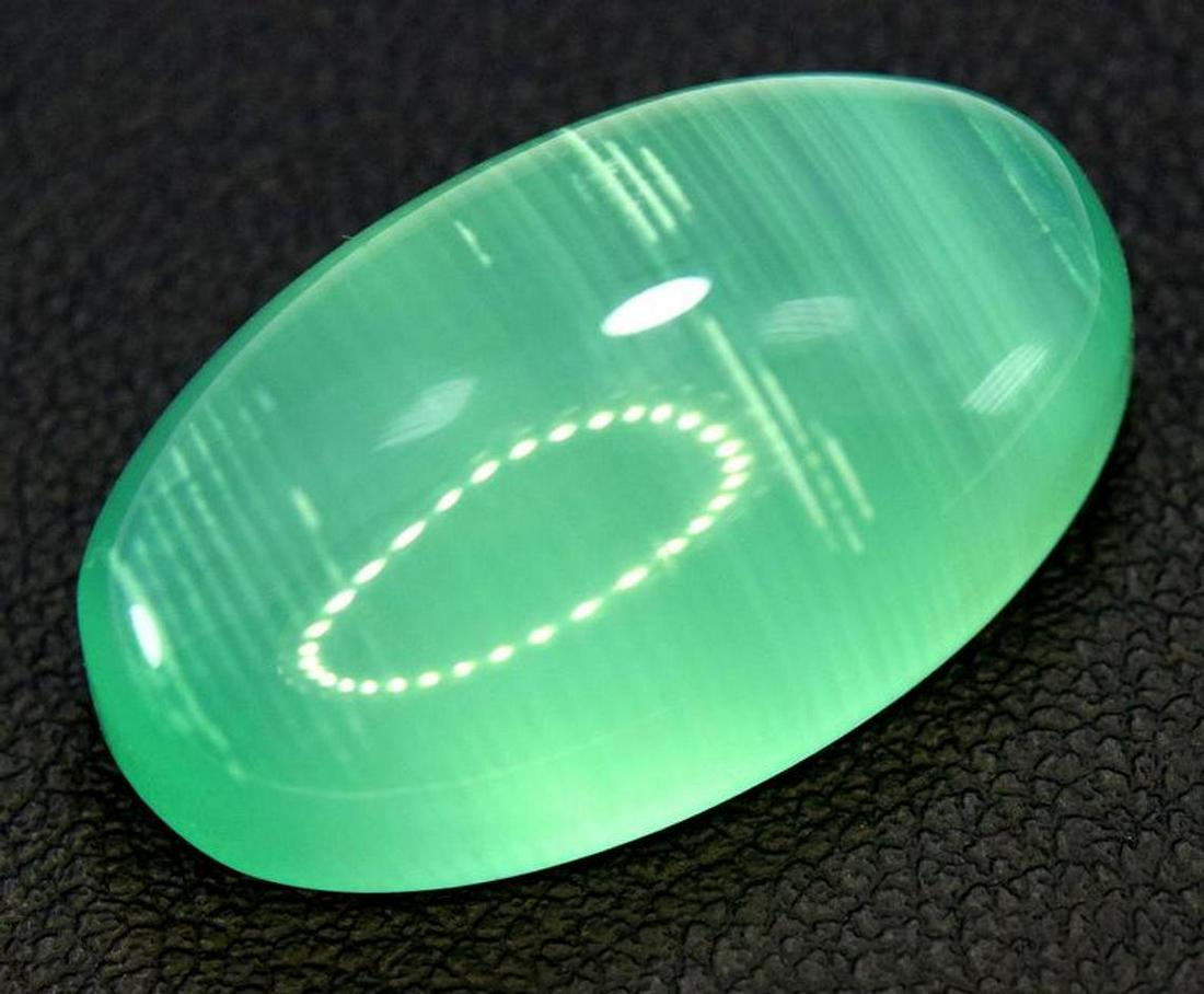25.40 Carats Cats Eyes Green Color Calcite Cabochons -: Materials: Calcite, Gemstone Read the full description Carat weight: 25.40 Description Cats Eyes Green Color Calcite Cabochons Weight : 25.40 carats Size : 23*14*8 mm Origin : Pakistan Treatment : Nat