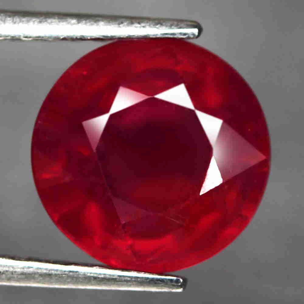 2,28 cts Natural Round Blood Red Ruby (1 of 3)