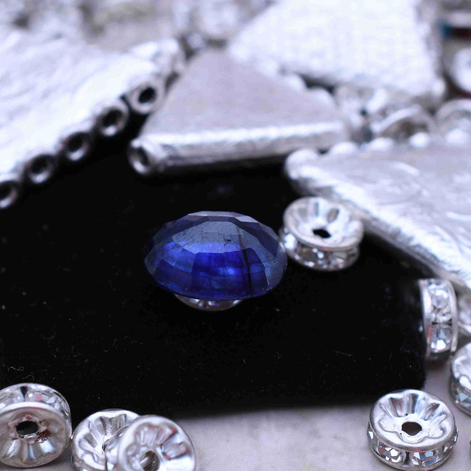 7.84 Ct Unmounted Certified Sri Lankan Blue Sapphire (1 of 4)