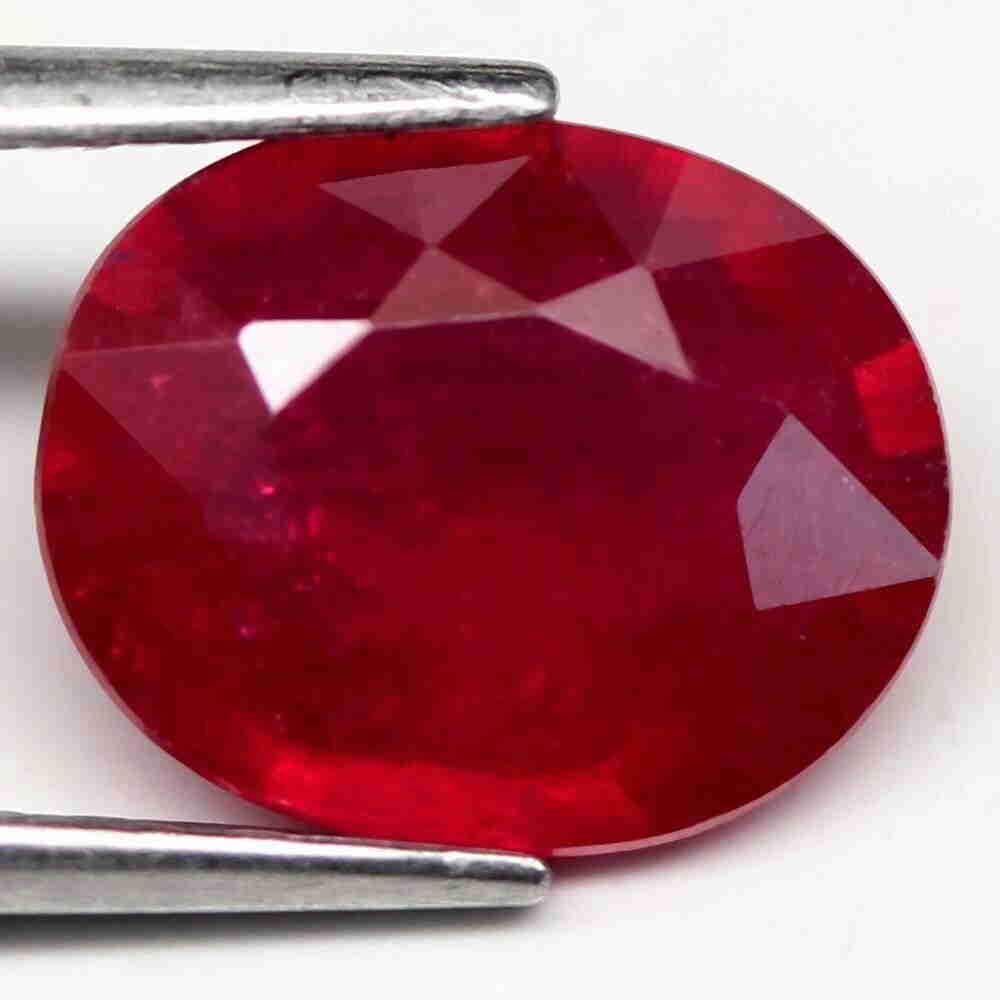 4,39 cts Natural Big Oval Blood Red Ruby (1 of 3)