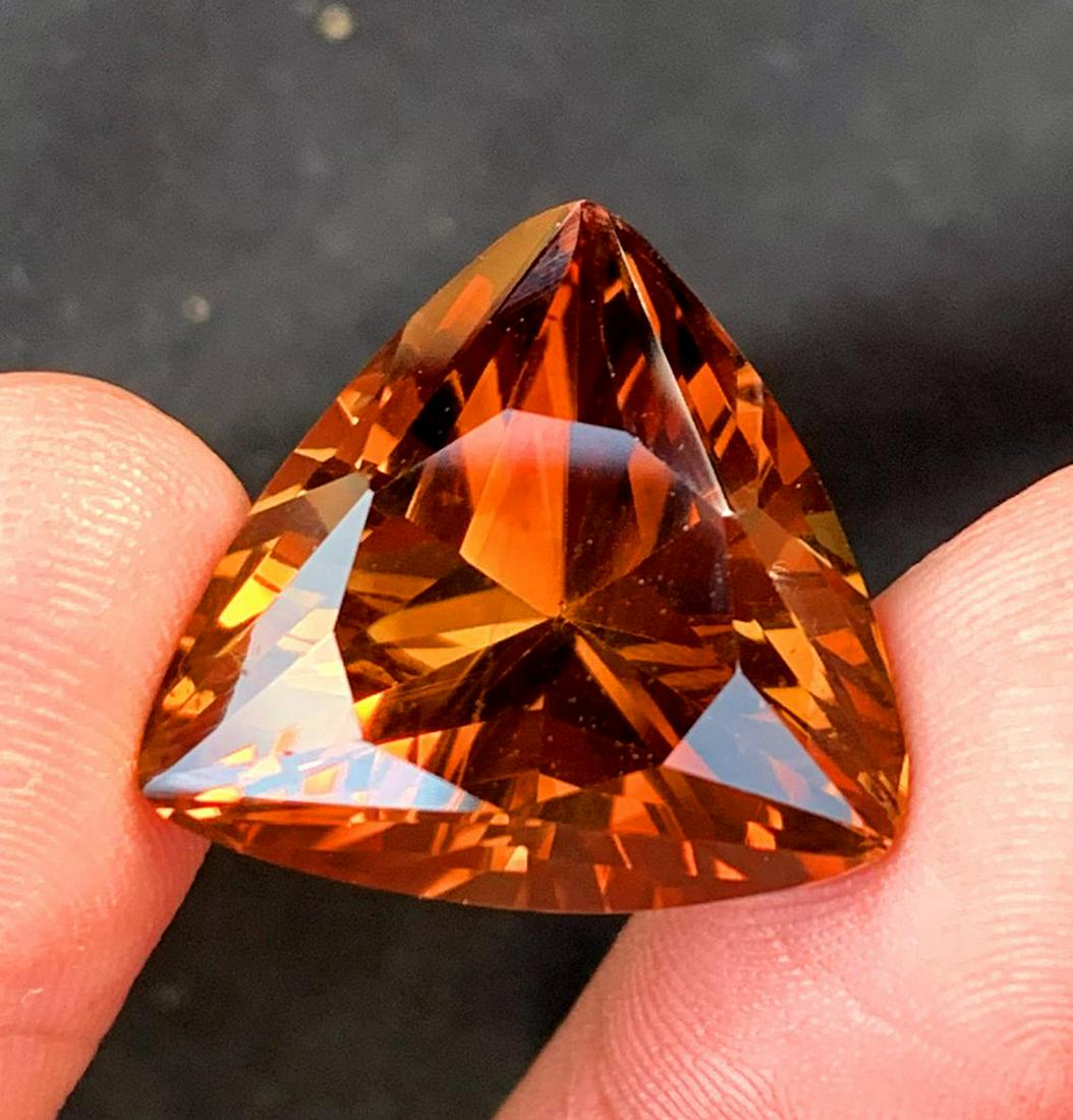 Natural Topaz Gemstone , Extremely Rare Color Topaz -: Materials: Gem type: Topaz Description Natural Topaz Gemstone , Extremely Rare Color Topaz From Pakistan - Topaz has natural color. Topaz has very good luster and clarity. Topaz has perfect for jewelr