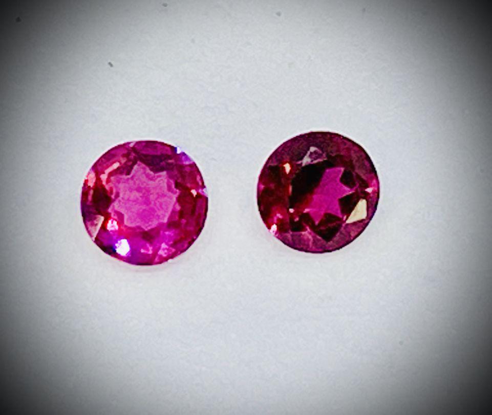Pair of RHODOLITE GARNETS Round VVS 0.55 tcw (1 of 2)