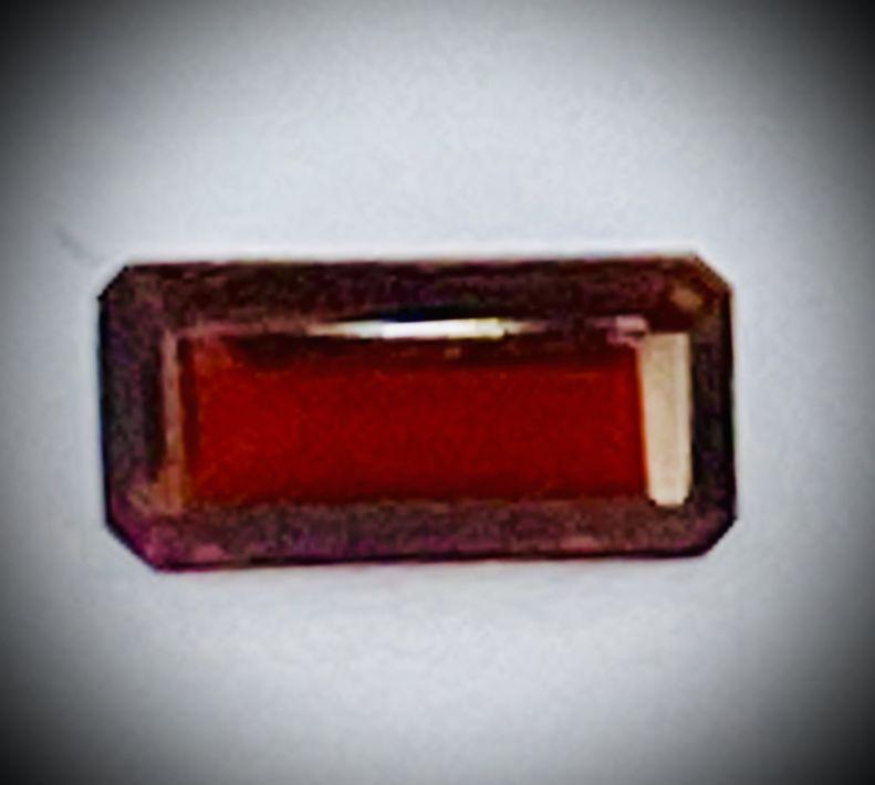 Emerald Cut RHODOLITE GARNET Red VVS 0.56 cts (1 of 2)