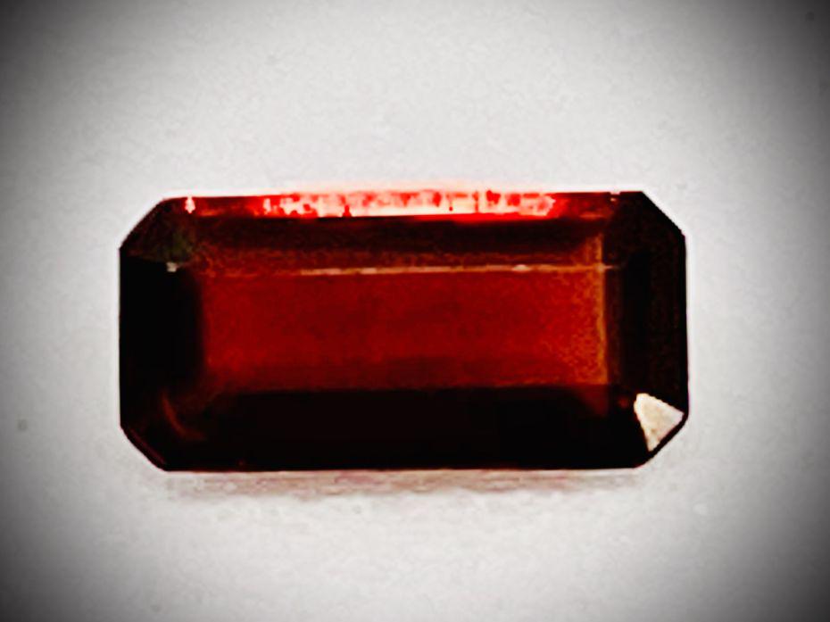 Emerald Cut RHODOLITE GARNET Red VVS 0.42 cts (1 of 2)