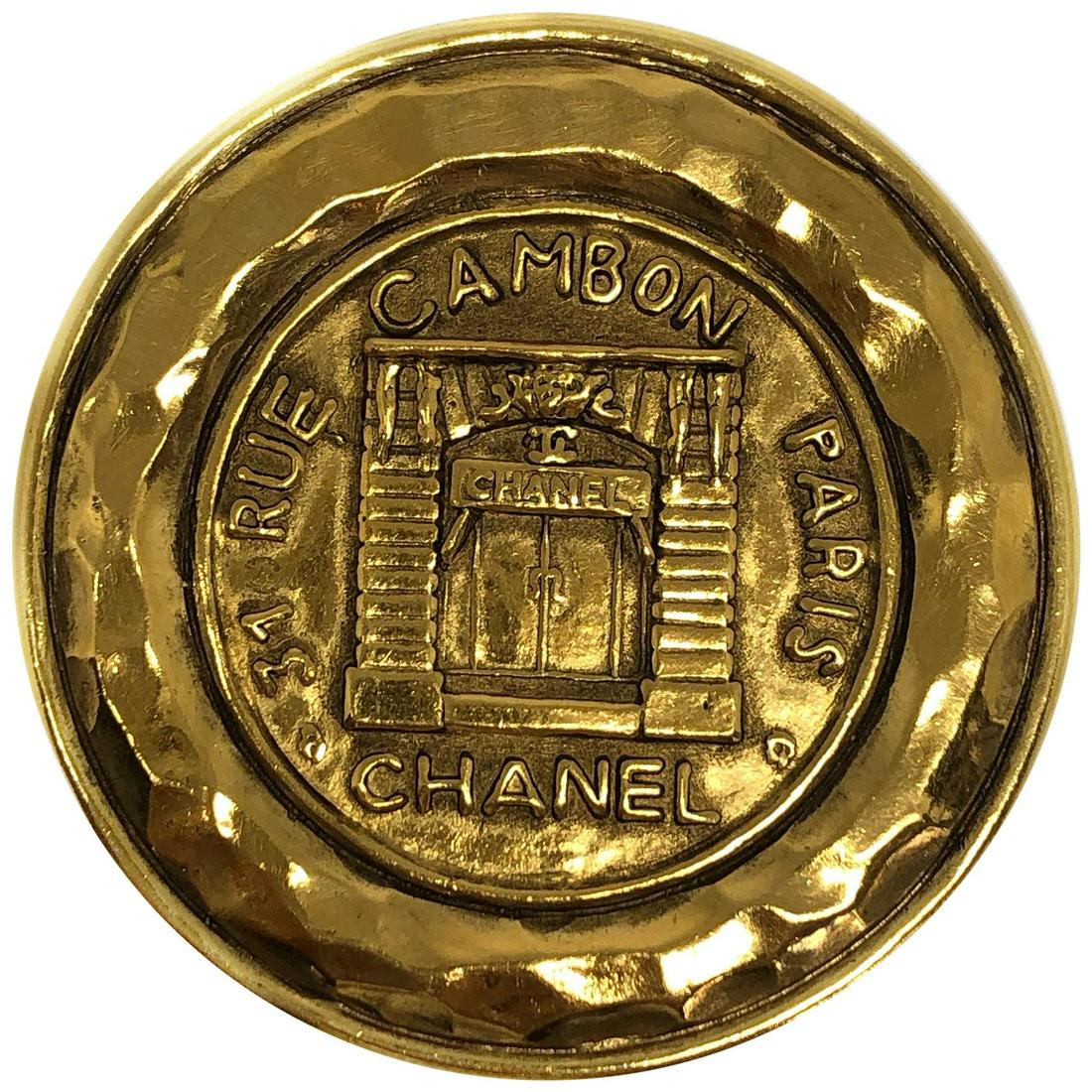 Costume CHANEL 31 Rue Cambon Paris Brooch