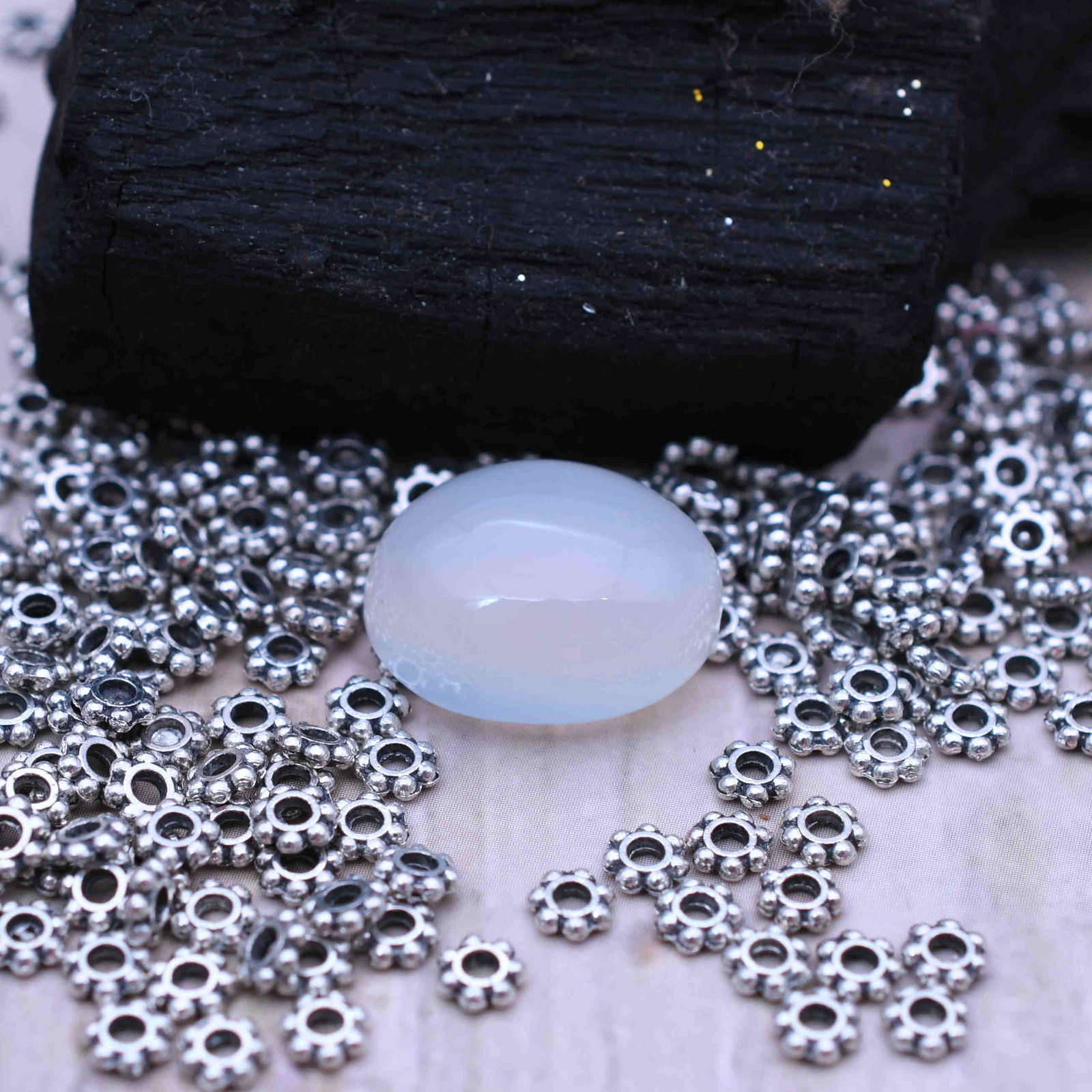 12.77 Ct Loose Certified Sri Lankan Moonstone Gemstone: No Reserve! Title: 12.77 Ct Loose Certified Sri Lankan Moonstone Gemstone Metal Purity: Carat: 12.77 Ct, Quality: Good - Excellent, Origin - Sri Lanka Gemstones: Year 2020 Carat Weights: Sri lanka Siz