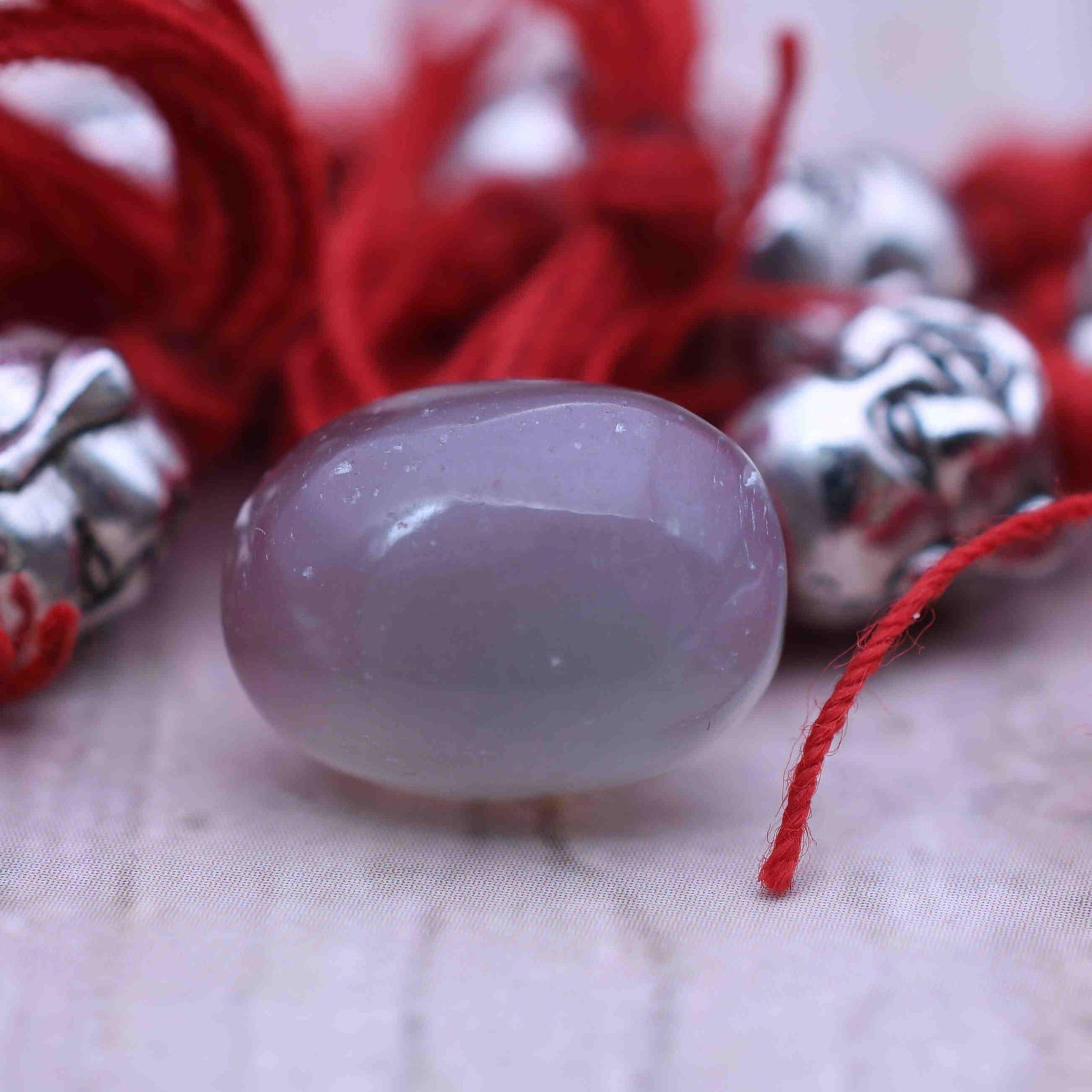 8.23 Ct Certified Sri Lankan Moonstone Gemstone: No Reserve! Title: 8.23 Ct Certified Sri Lankan Moonstone Gemstone Metal Purity: Carat: 8.23 Ct, Quality: Good - Excellent, Origin - Sri Lanka Gemstones: Year 2020 Carat Weights: Sri lanka Size/Dimens