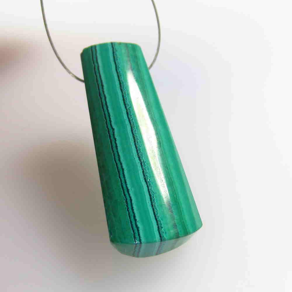 19.53 Ctw Natural Green Malachite Fancy Cab: No Reserve! Title: 19.53 Ctw Natural Green Malachite Fancy Cab Stone Clarity: Opaque Gemstone:Malachite Carat Weight: 19.53 Size/Dimensions: 25.00 x 9.60 x 5.90 mm Additional Information: Drilled Fanc