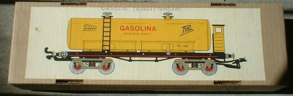O-scale tinplate "Standard-Oil" car by Paya - Alicante (1 of 3)