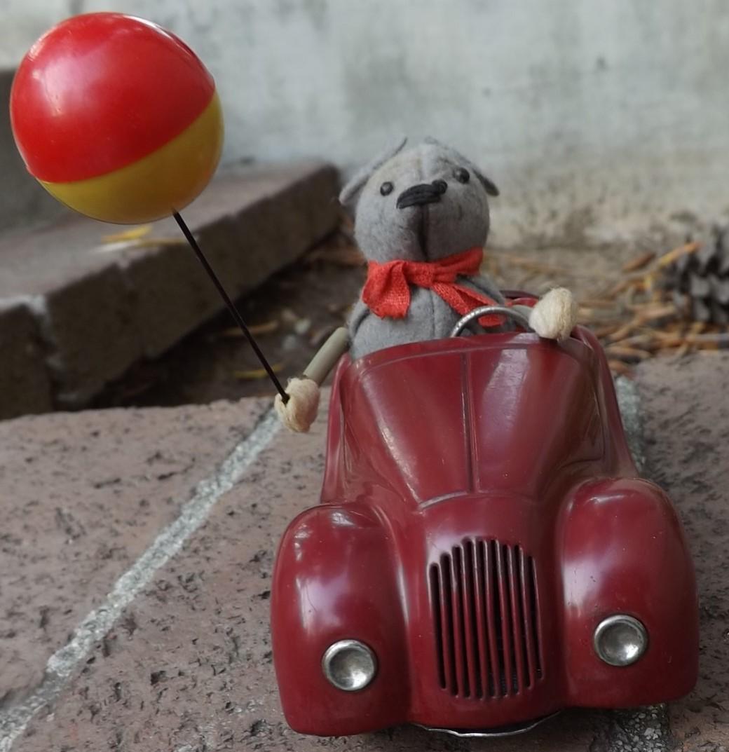 Schuco Sony 2005 mouse waving baloon, windup , c9.: Schuco Sony 2005 mouse waving baloon, windup , c9. Reserve: $199.20 Shipping: Domestic: Flat-rate of $25.00 to anywhere within the contiguous U.S. International: Flat-rate of $51.00 to anywhere in the