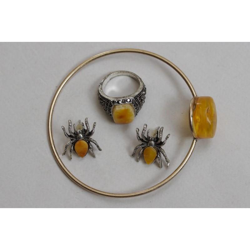 Baltic amber set of bracelet, rings and earrings (1 of 10)