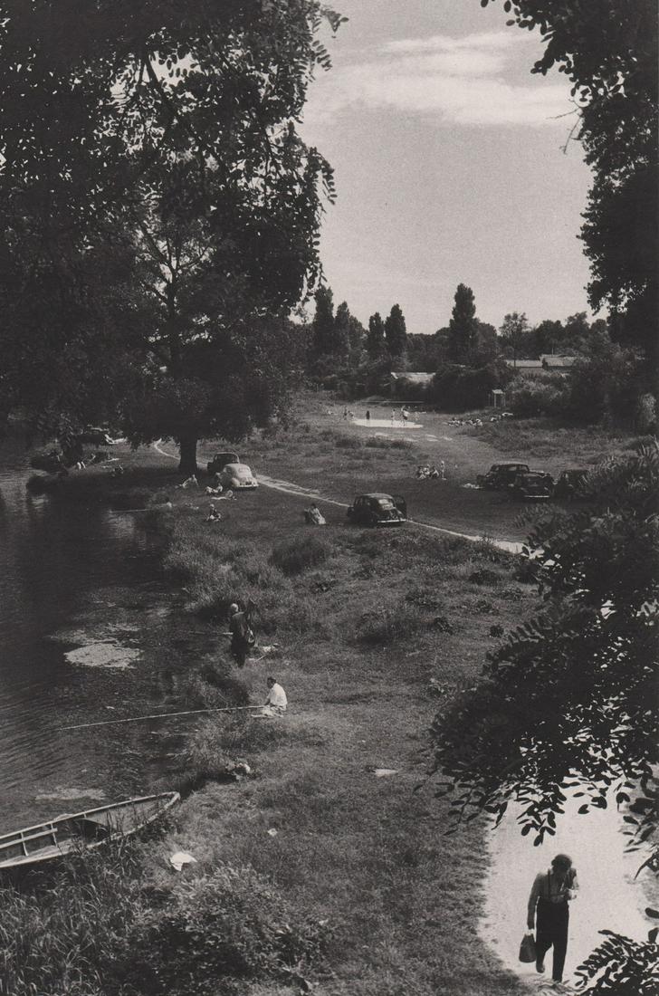 WILLY RONIS - L'i?le Brise-Pain on the Marne, 1956: Artist: WILLY RONIS Print Title: L'i?le Brise-Pain on the Marne, 1956 Printing Date: 1980’s Medium: Photo-lithograph Printed in: France Image Size: approx. 9 x 6” Reserve: $25.00 Shipping: Domest