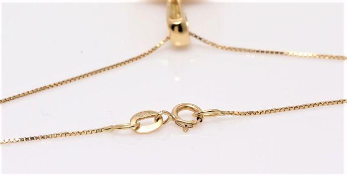 14 kt. Yellow Gold- 11x12mm Round Golden South Sea: Title: 14 kt. Yellow Gold- 11x12mm Round Golden South Sea Pearl - Necklace with pendant Description: Emerging from the tranquil waters off the coasts of Indonesia, this South Sea pearl has a natural g