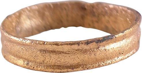 VIKING WOMAN'S WEDDING RING, SIZE 9 (1 of 3)