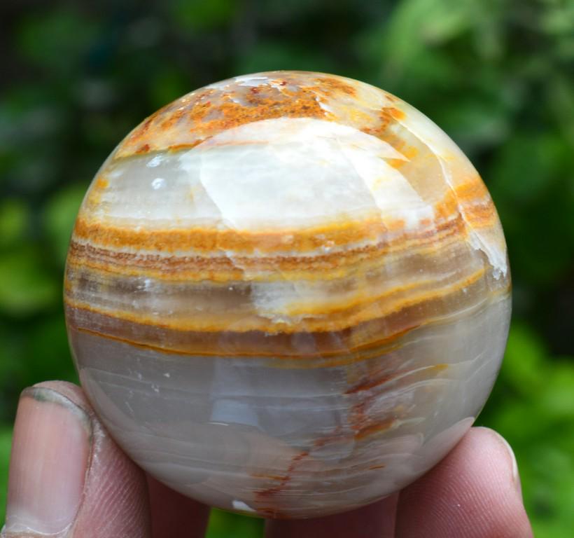 183 Grams Beautiful Onix Round Sphere: Title: 183 Grams Beautiful Onix Round Sphere Origin: Pakistan Weight: 183 Grams Size/Dimensions: 50 mm Additional Information: Natural Reserve: $20.00 Shipping: Domestic: Flat-rate of $25.00 to anywh