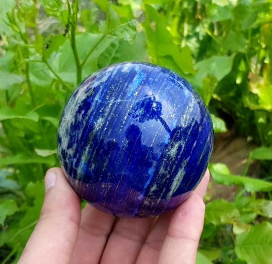 720 Gram Top Quality Hand Made Lapis Lazuli Sphere: Title: 720 Gram Top Quality Hand Made Lapis Lazuli Sphere Weight: 720 Gram Size/Dimensions: 75 mm Origin: Afghanistan Reserve: $90.00 Shipping: Domestic: Flat-rate of $30.00 to anywhere within the con