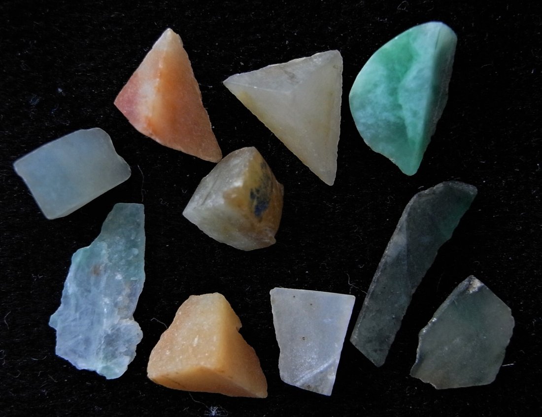 3.45 GRAM SET OF 10 GENUINE JADEITE JADE: No Reserve! Title: 3.45 GRAM SET OF 10 GENUINE JADEITE JADE Origin: Hpakant, Kaching State, Myanmar Size: 1-1.5 cm / 3.45 gram Additional Information: set of 10 cut, trunslucent green and orange-brown