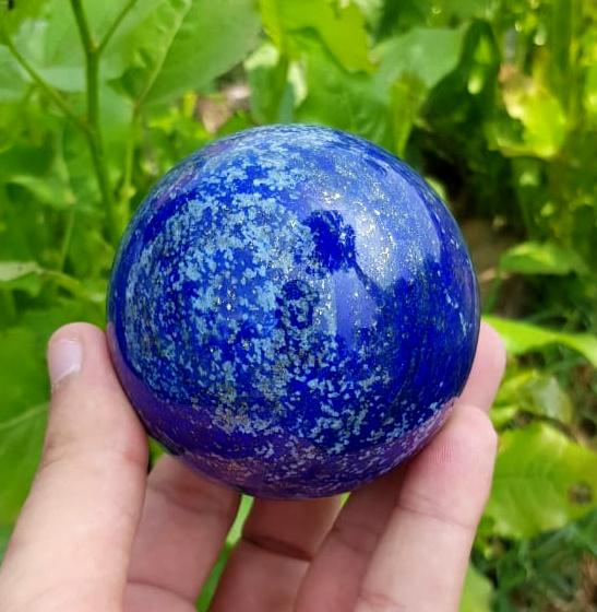 616 Gram Top Quality Hand Made Lapis Lazuli Sphere: Title: 616 Gram Top Quality Hand Made Lapis Lazuli Sphere Weight: 616 Gram Size/Dimensions: 71 mm Origin: Afghanistan Reserve: $80.00 Shipping: Domestic: Flat-rate of $30.00 to anywhere within the con