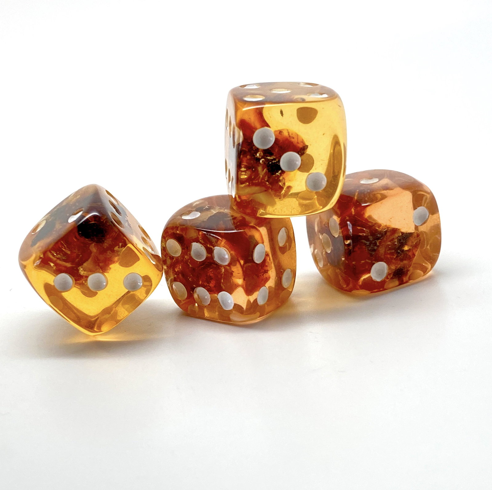 Impressive Amber Set of 4 Dices: Title: Impressive Amber Set of 4 Dices Metal: None Gemstones: Amber Weight: 33.3 g Size: Size: 20.0 x 20.0 x 20.0 mm Size: 0.787 x 0.787 x 0.787 inches Made of: Reconstituted Amber Additional Informat