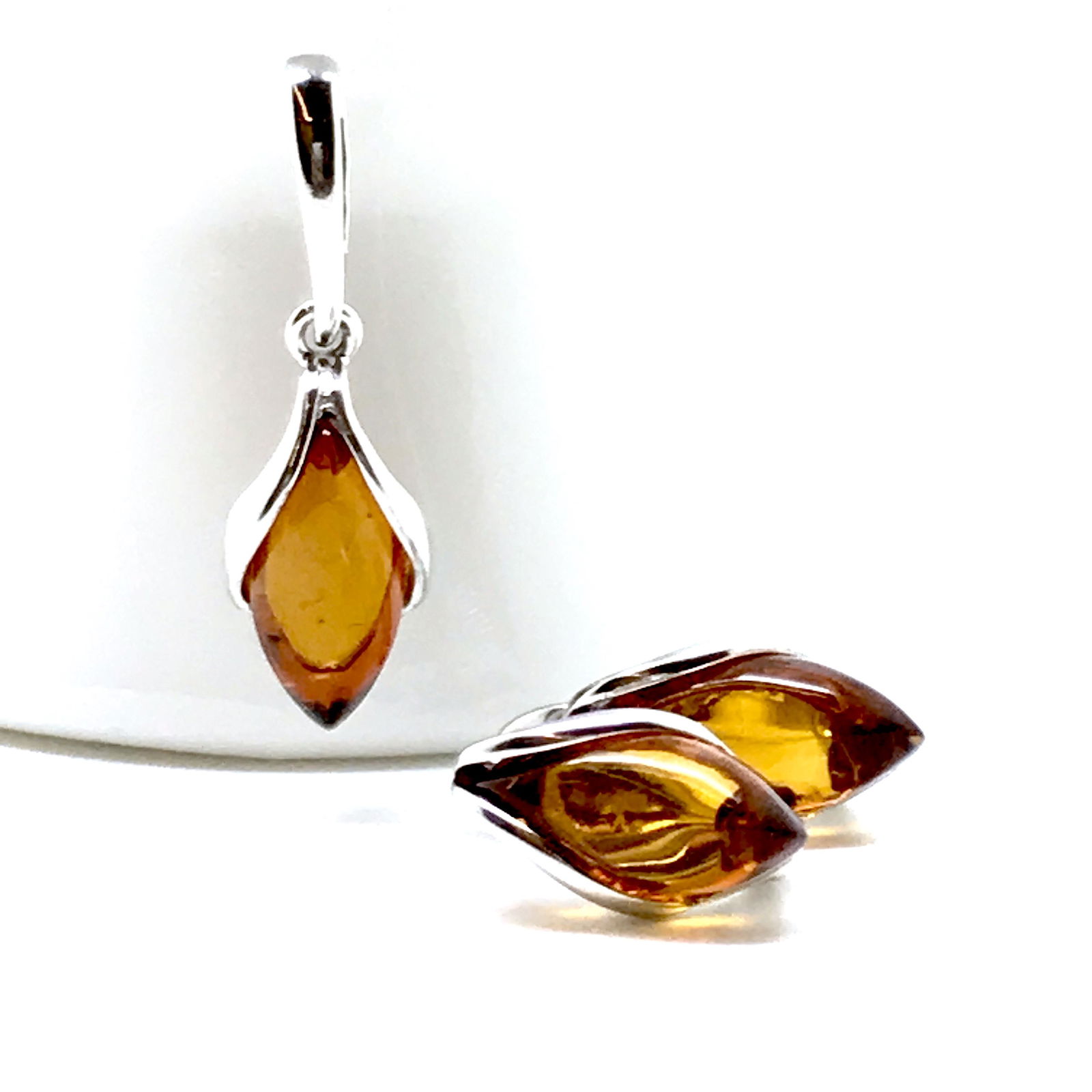 Amazing Vintage Amber Earrings and Necklace set (1 of 7)