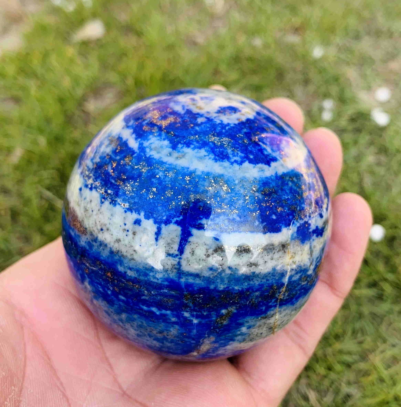 410 Gram Top Quality Natural Lapis Lazuli Sphere: Title: 410 Gram Top Quality Natural Lapis Lazuli Sphere Healing Mineral Treatment: Natural Weight: 410 Gram Size/Dimensions: 61 mm Reserve: $40.00 Shipping: Domestic: Flat-rate of $15.00 to anywhere w