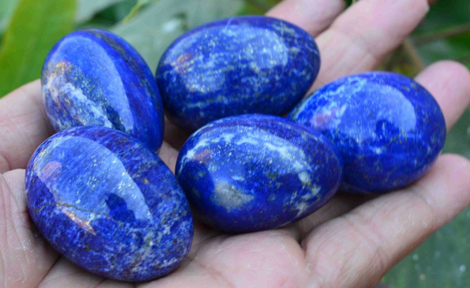 325 Grams Beautiful Blue Lapis Lazuli Carving Eggs: Title: 325 Grams Beautiful Blue Lapis Lazuli Carving Eggs Weight: 325 Grams Origin: Afghanistan Materials: Carving Size: 5 Pcs Additional Information: Treatment: Natural Reserve: $90.00 Shipping: