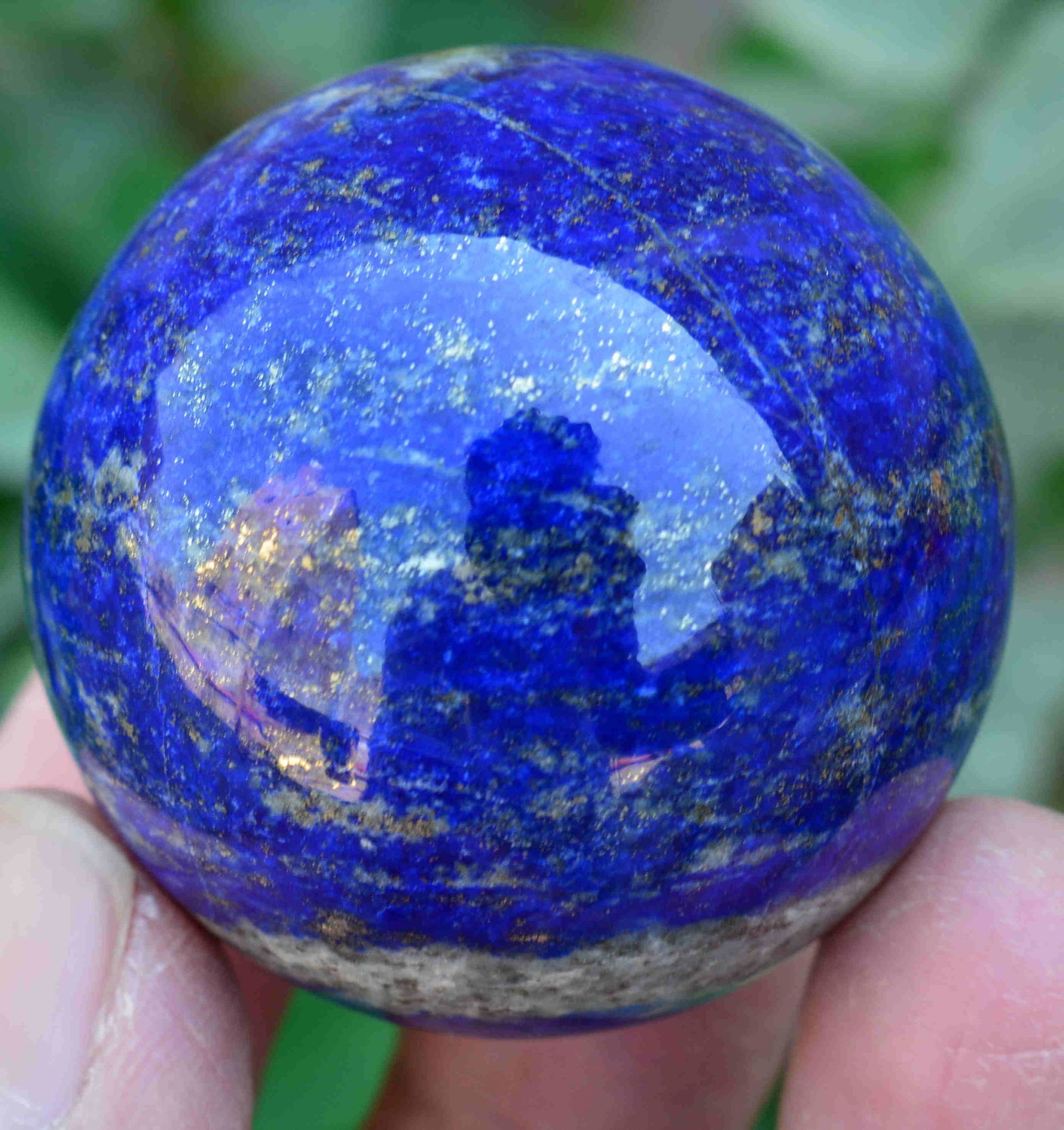150 Grams Beautiful Royal Blue Lapis Lazuli Sphere: Title: 150 Grams Beautiful Royal Blue Lapis Lazuli Sphere Weight: 150 Grams Origin: Afghanistan Materials: Sphere Size: 47 mm Additional Information: Treatment: Natural Reserve: $50.00 Shipping: